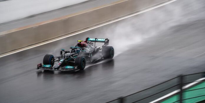 F1 2022 British Grand Prix Sainz takes his first pole in F1-min