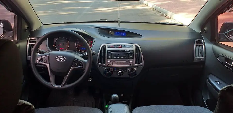 Hyundai i20 interior 2013