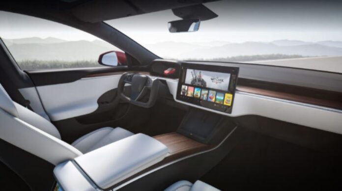 Tesla Model S - X Returns from Yoke to Round Steering Wheel